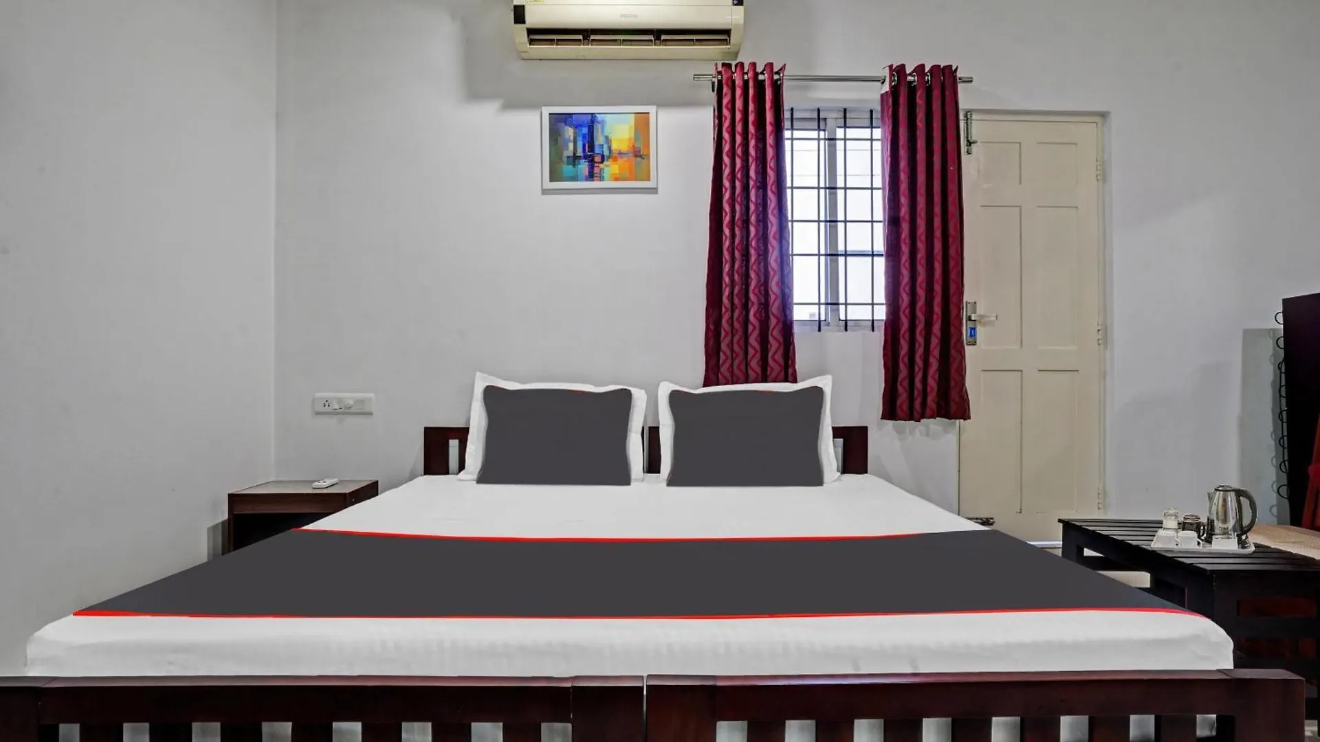 Collection O White House Pearl Hotel