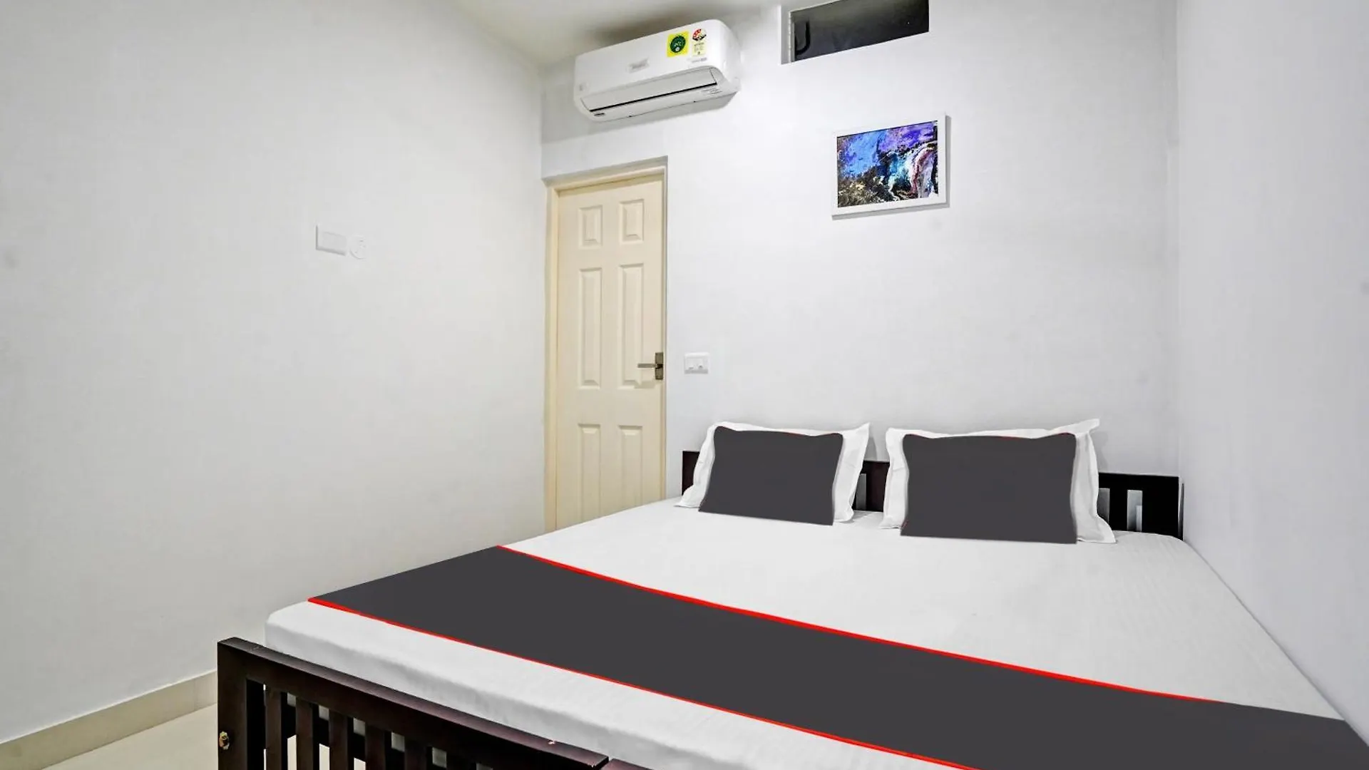 Collection O White House Pearl 4*, Kochi